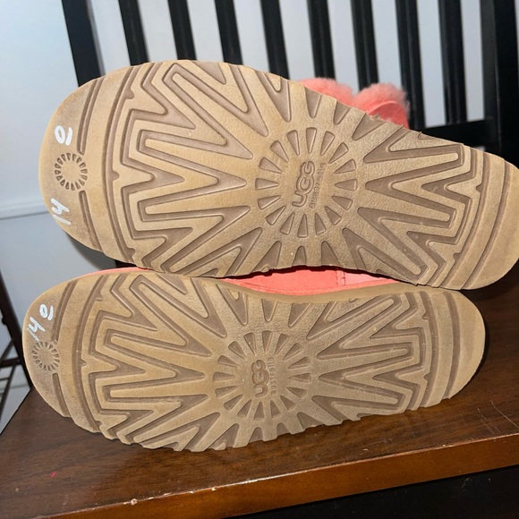 Ugg Bailey Button Kimono Flower Boots - Picture 4 of 6